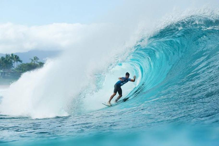 Gabriel Medina, 20 anni,  il nuovo campione mondiale di surf. Ha trionfato nel pipeline delle Hawaii 